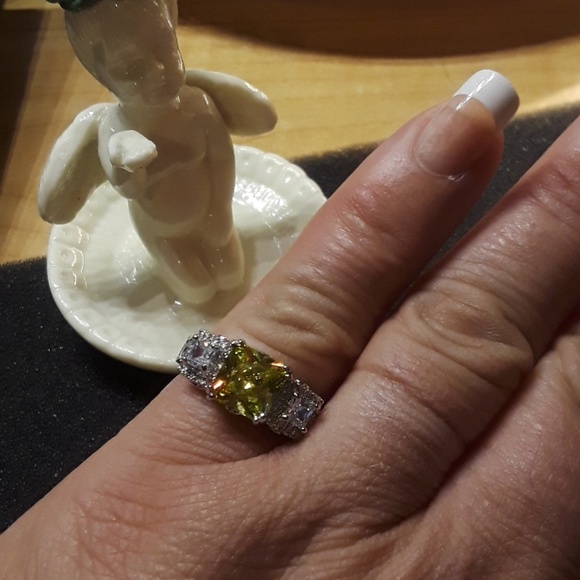 Ladies Peridot & White Sapphire Ring - Picture 5 of 6